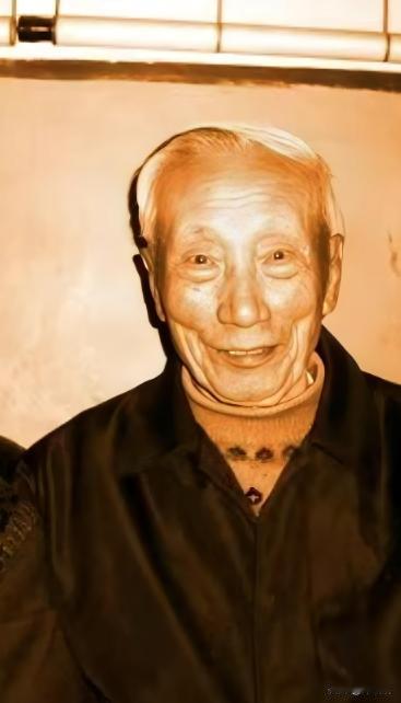 1984年，台湾老兵王德耀，终于回到了阔别36年的老家，当他敲响门后，一位满头银