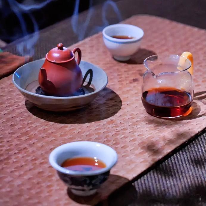 慢煮光阴一壶茶,什么茶适合煮呢?

同一个杯子，捧在手里，白天和晚上滋味却不一样
