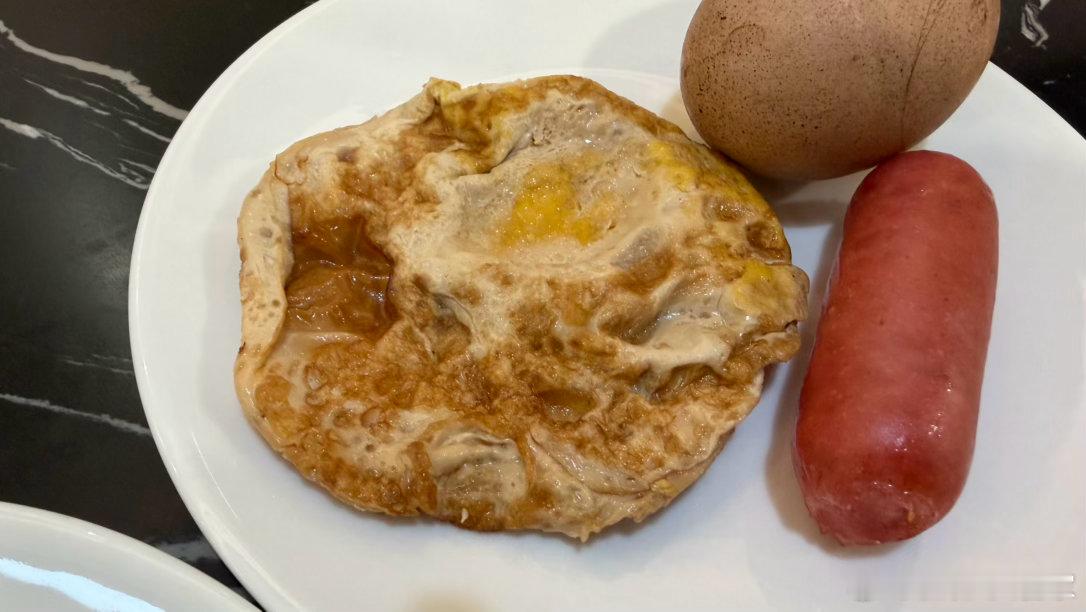 机场休息室为了创新，真是不知道该干啥好了，推出了全新的…卤煎鸡蛋🍳老夫我活了四