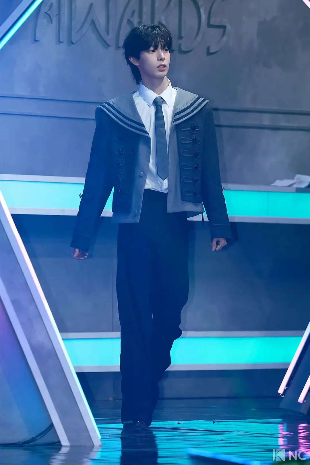 崔立于D Awards红毯新闻图，是帅哥✨ 