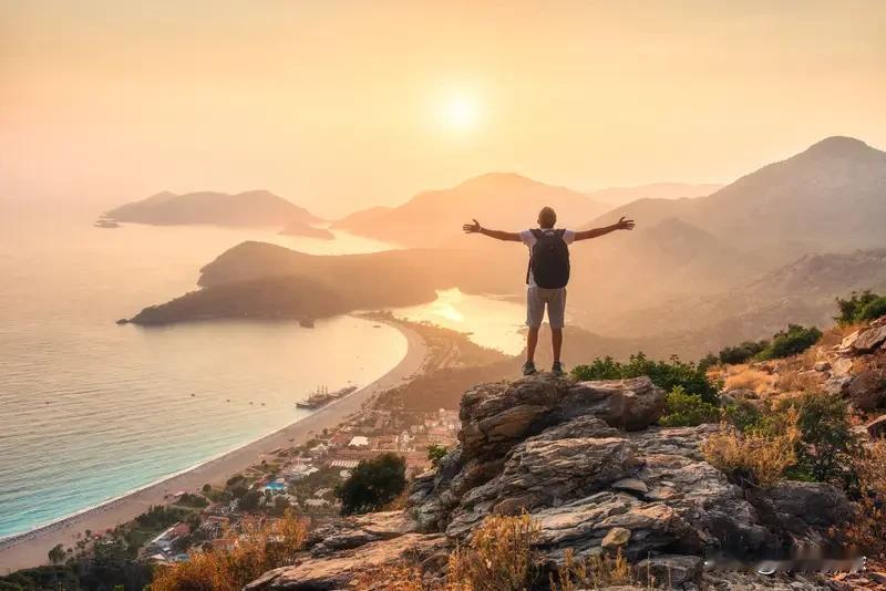 人常说,人这辈子最重要的是什么? 人这辈子最重要的是什么？不是房、车、钱，也不是