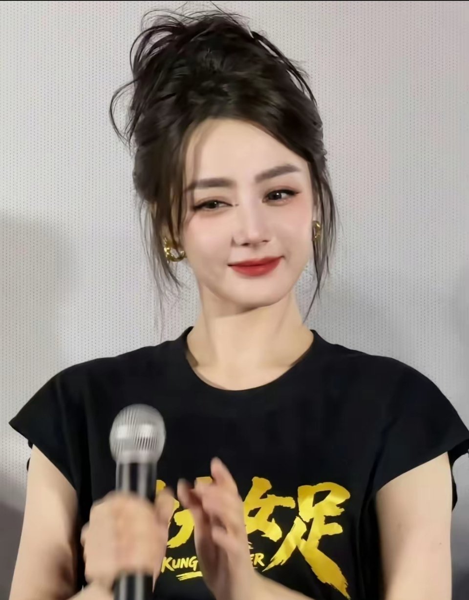 内娱顶配工作室！热巴随手发的live图全是神图，粉丝集体喊话多更新迪丽热巴工作室