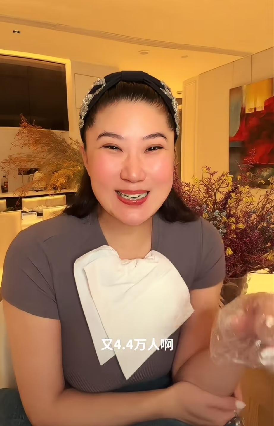 谢贤去世后，前女友直播间出现4.4万人

这个数字让Coco感慨又一次出现了与四