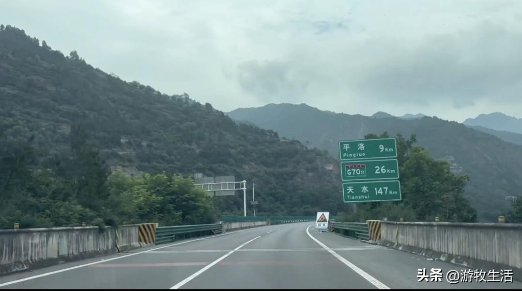 上午9点10分从陇南出发，前往天水麦积山景区。因为我们预定的民宿在景区里面，所以
