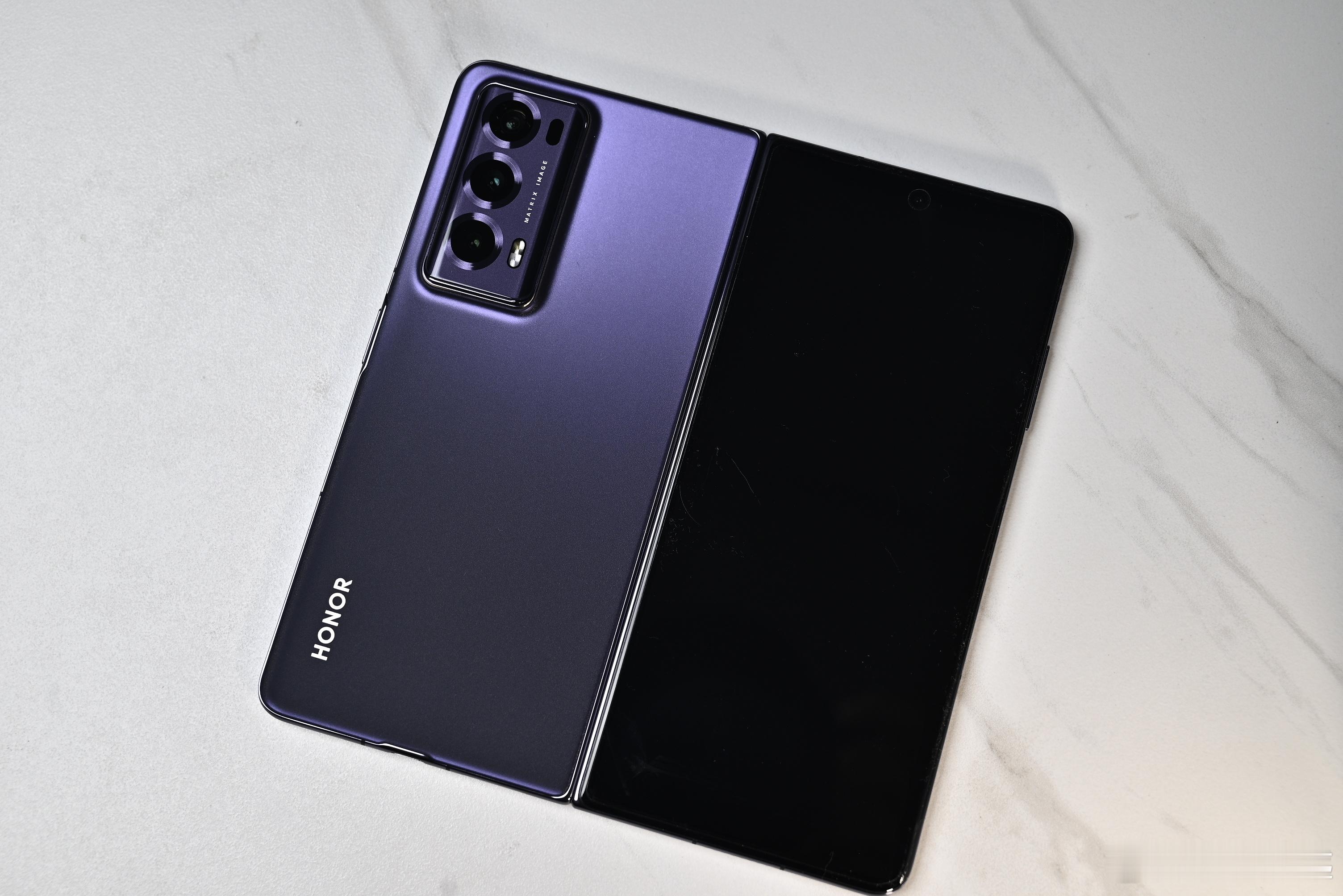 #预算7000选折叠屏还是iPhone15Pro#都7000了，直接买折叠屏吧，