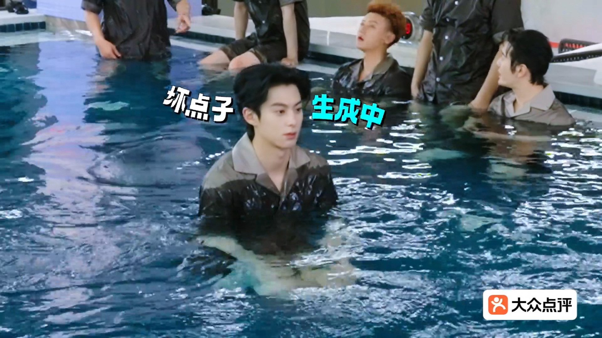 这到底是什么卡通小人啊哈哈哈哈哈哈王鹤棣宇宙闪烁请注意