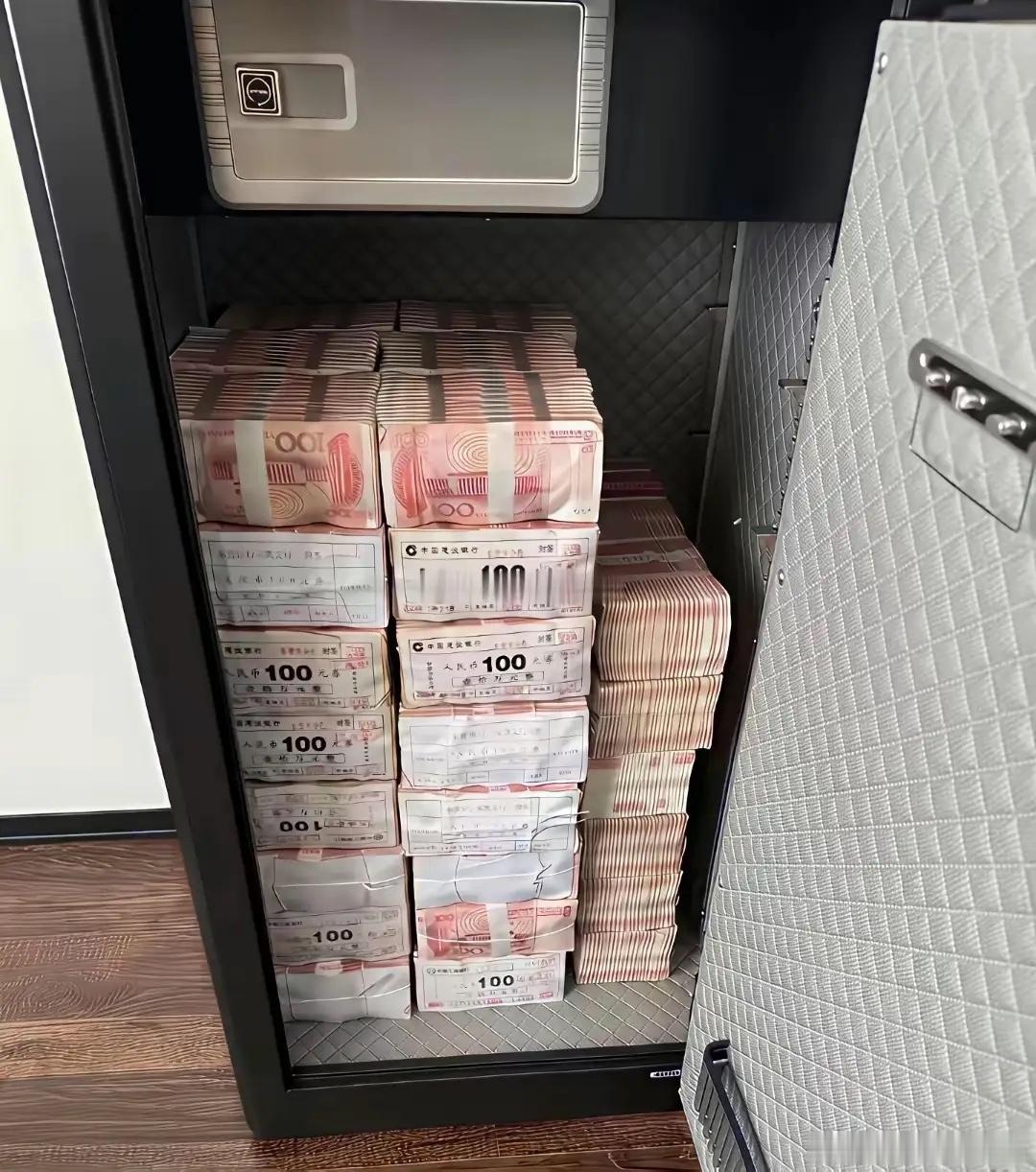 你们觉得这些钱，不上班的情况下，够不够两代人活？ 
