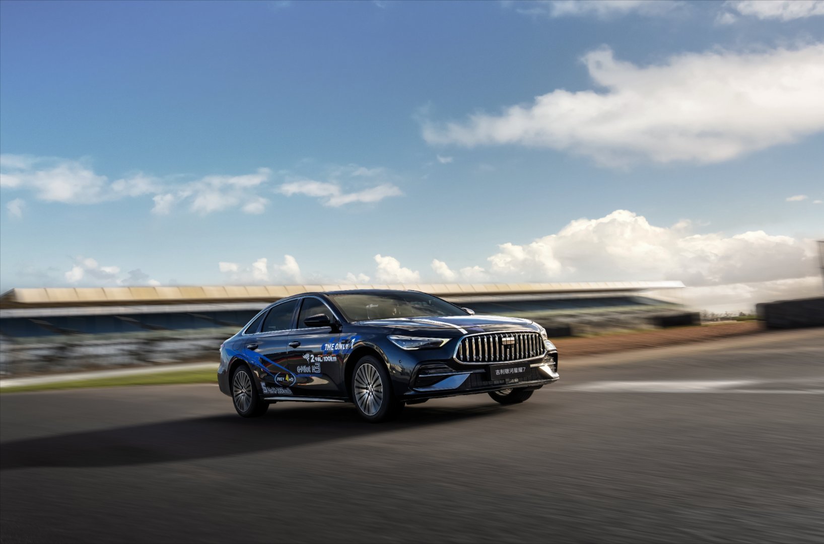 星耀7在F1创始赛道完成动态首测银石赛道可以说是 F1 的发源地了，这一项全球的