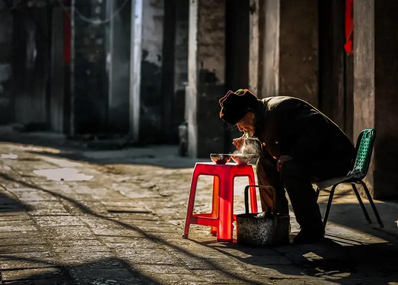 养儿防老的观念确实应改变了
有友友说养儿防老，那是不现实的了。最重要的事不是生育