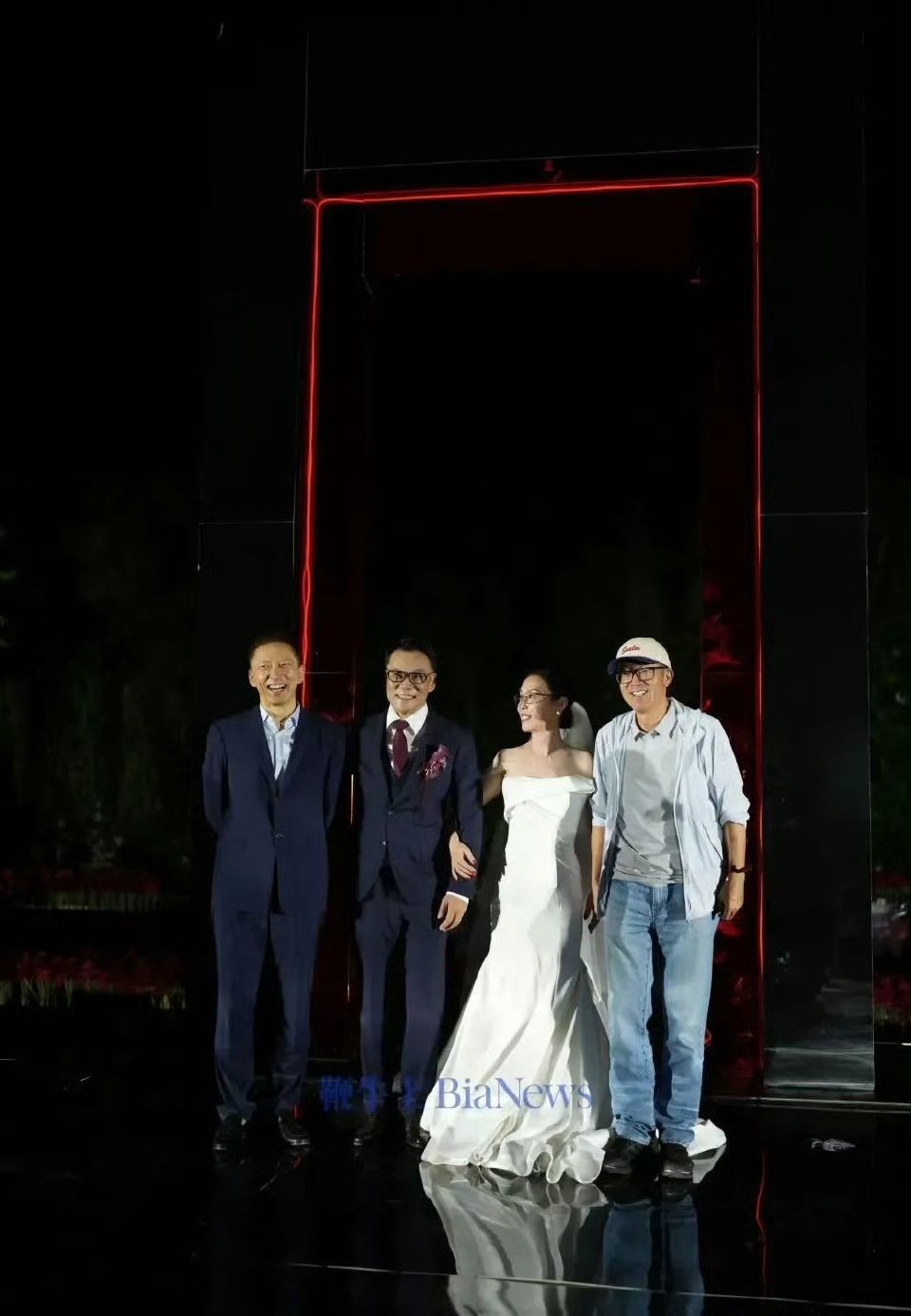 当当网创始人李国庆大婚 61岁的李国庆，迎娶59岁的张丹红。婚礼上有不少互联网大