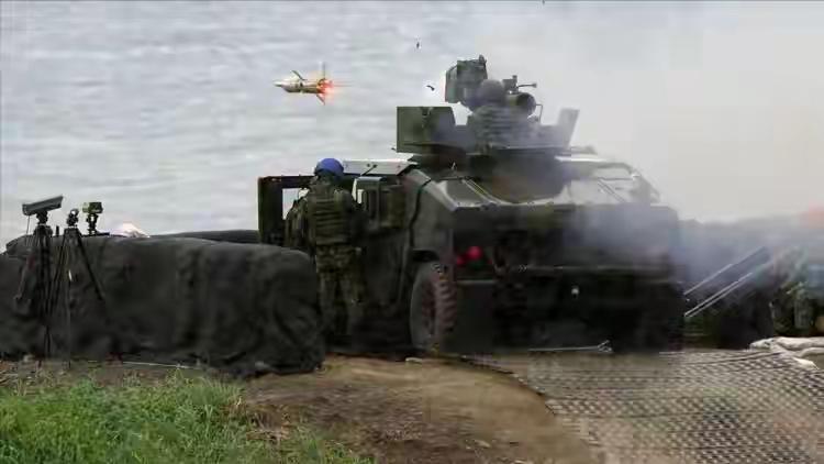 海警海报硬核亮剑！敢运海马斯就没收，拦的就是分裂黑手
 
中方海警一张“扼喉”海