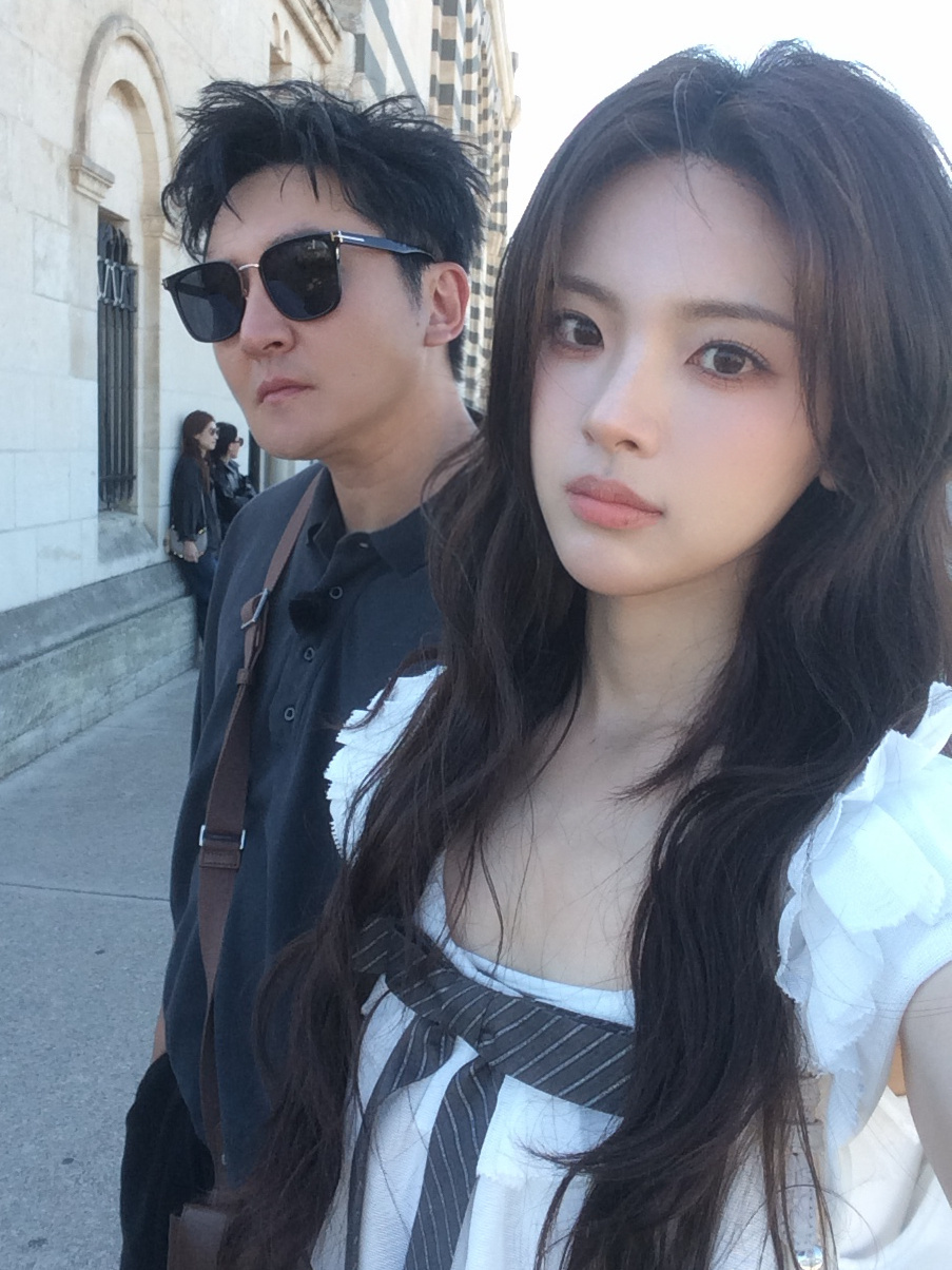 樱花树下站谁都美具像化 “老父亲”跟超越站一起合照都显得如此帅杨超越杨超越晒地球