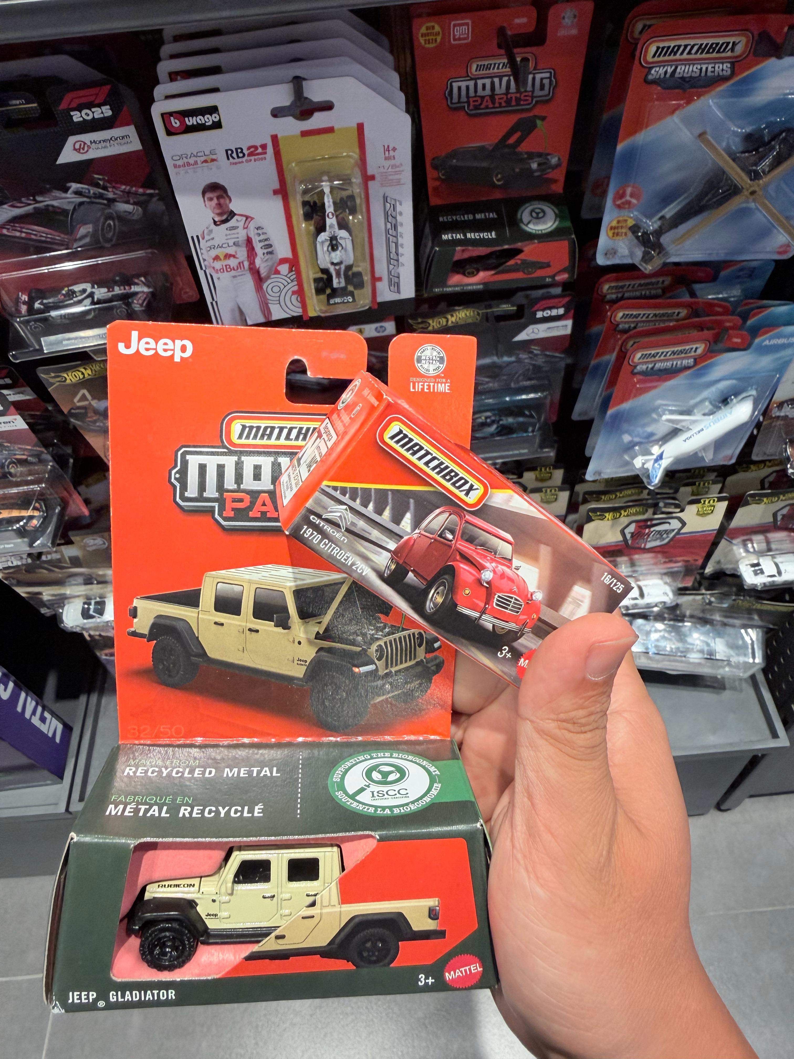 带娃逛玩具店，自己先下手了  ​​​
