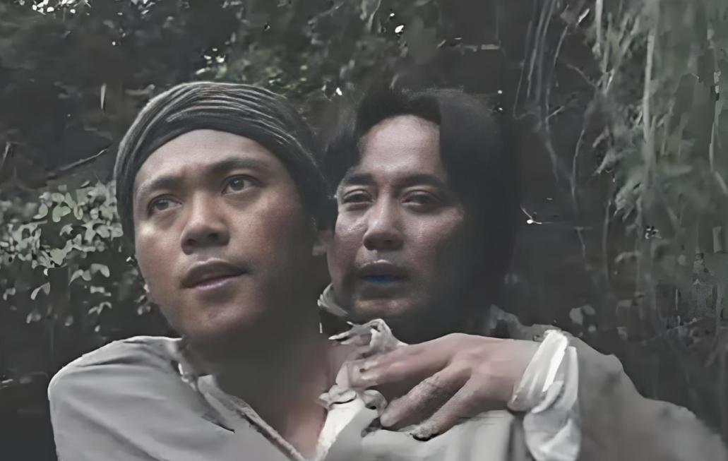 1953年国庆，毛主席邀约昔日救命恩人赴京观礼。但在接见时，主席看着眼前的来人，