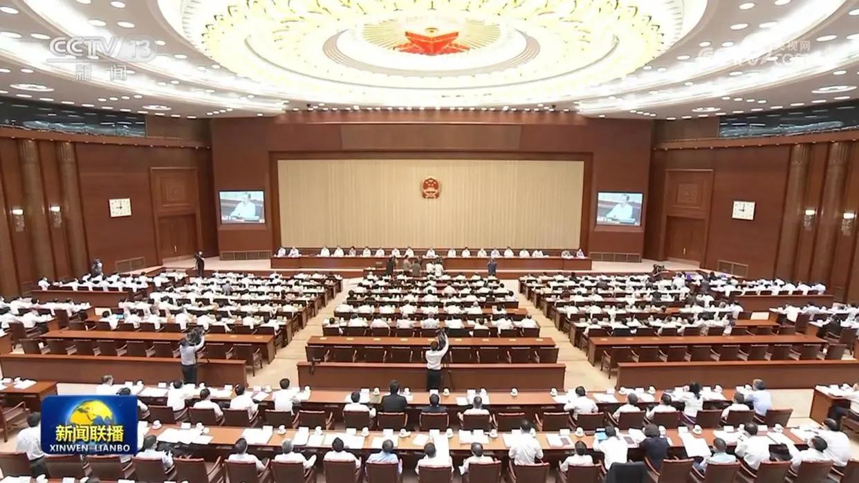 以法之名铭刻历史，以史为鉴共筑统一。全国人大常委会以法律形式将10月25日设立为