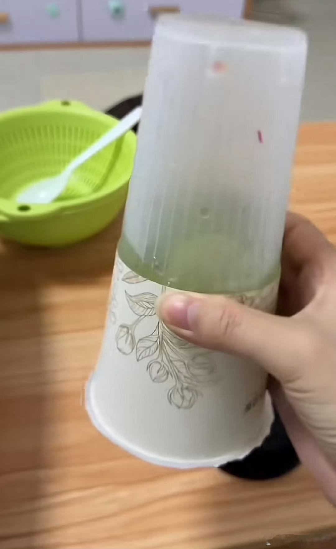 爷爷不泡茶17元奶茶未开封只有半杯这确实是太过分了，去冰也能有8分满，这连一半儿