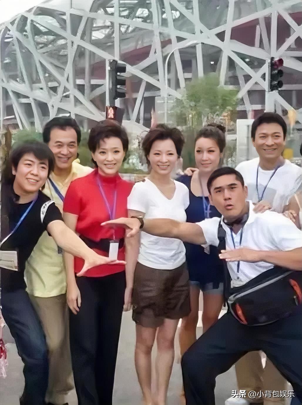 认出来了杨澜和董卿，还有钢琴家郎朗，杨澜左边的好像是小品演员，名字不记得了，右边