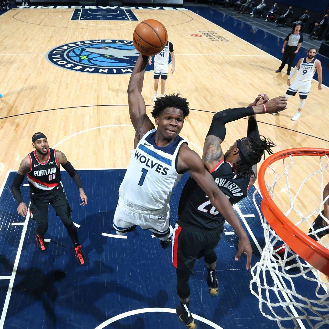 森林狼主场107-115不敌掘金，比分被扳为2-2平。输球主要原因有以下几点：
