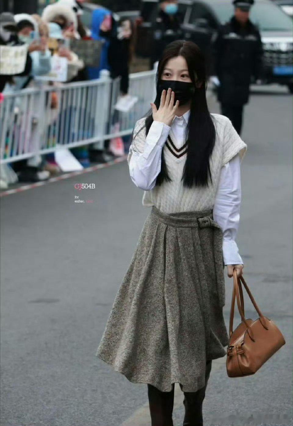 虞书欣今天云初令上班  学姐一起下课啊！美萌 