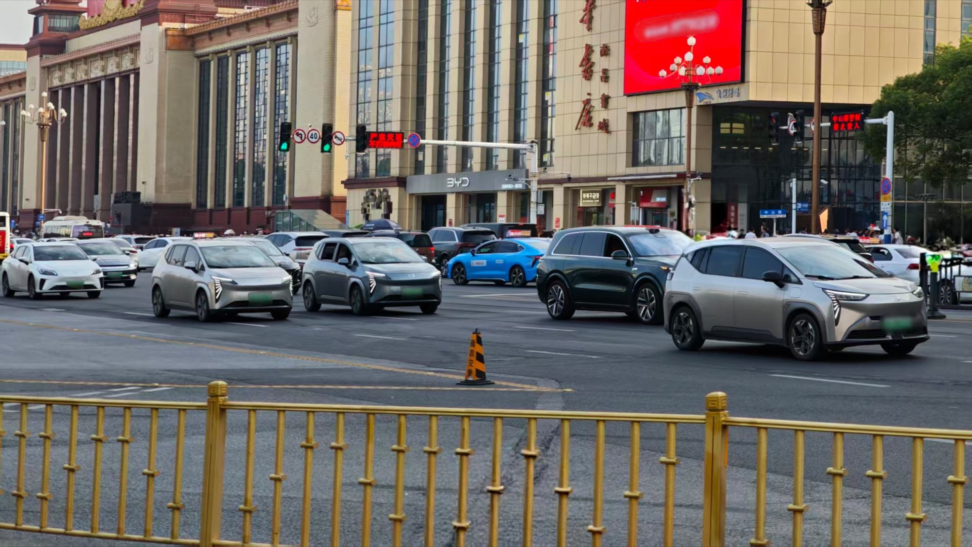 提起广汽埃安，大家的第一印象是什么？我每次打快车都很希望打到Aion S或者Ai