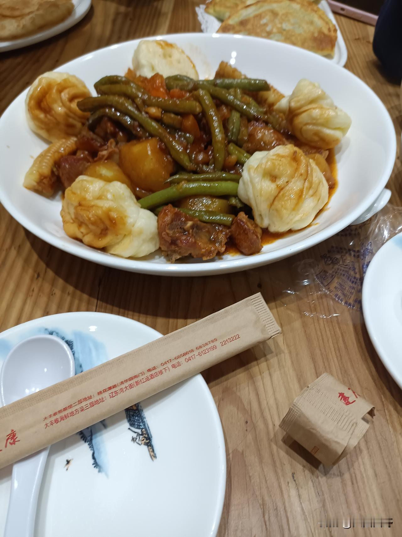 小时候盼望着过年
六十年代出生的人，小时候盼望着过年。
那年代，物质相对匮乏，家