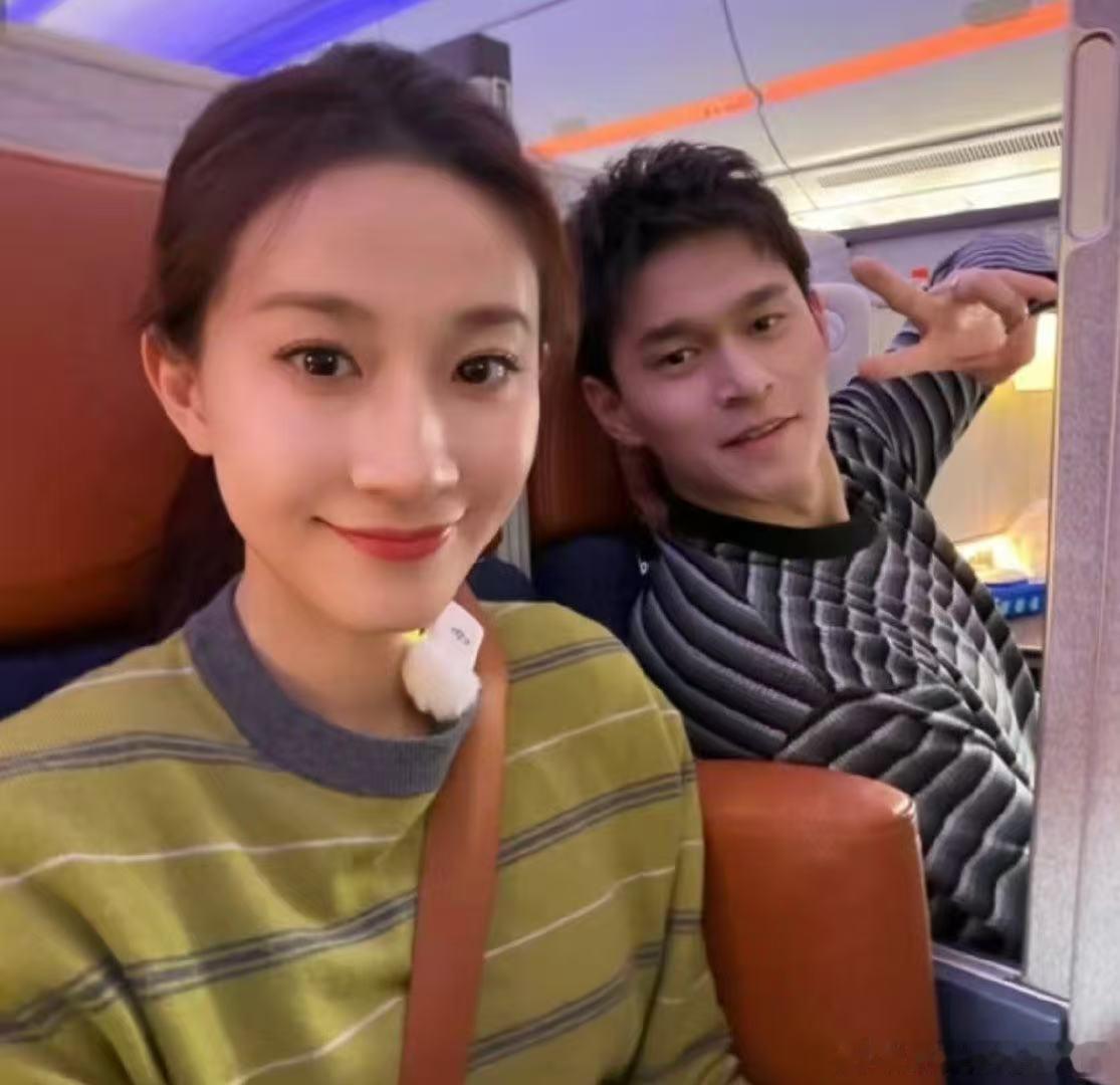 孙杨张豆豆双强婚姻别忘了孙杨张豆豆都是运动员出身 褪去镜头里生活化的模样，一个称