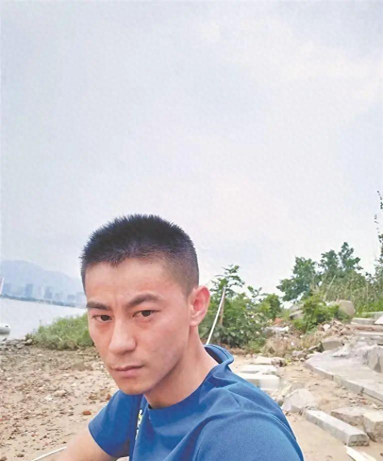 在福建安溪，37岁男子胡坤强在生命的最后时刻，选择了一条与众不同的道路——遗体捐