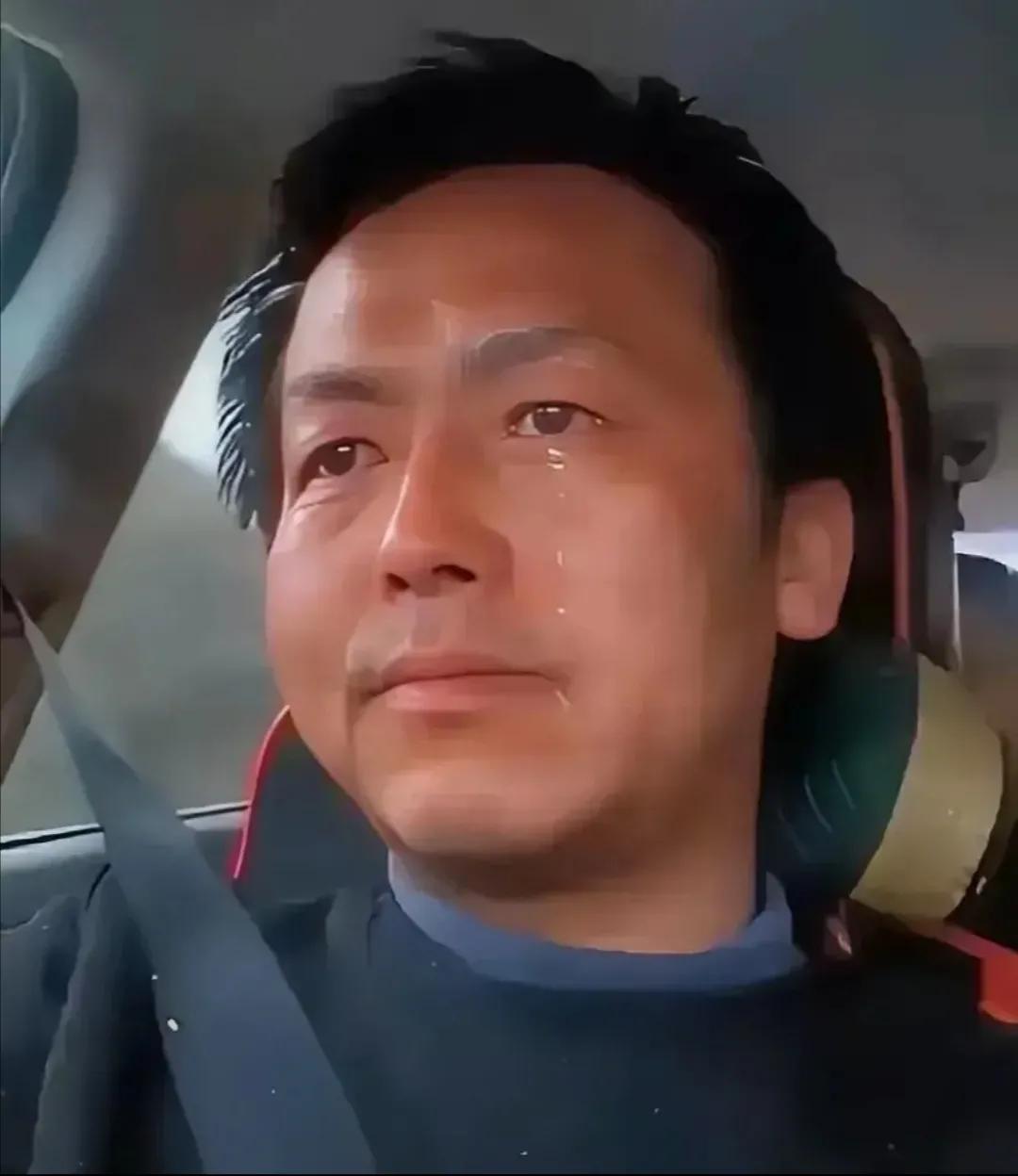 上海icon，在这个繁华都市的街头，上演了一幕令人心酸的场景。
 
那是一个寻常