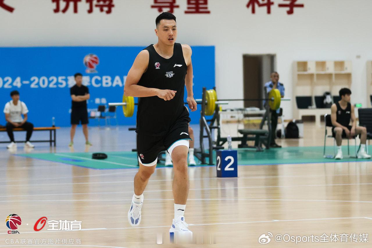 cba北京首钢[超话] 北京首钢男篮今天上午、傍晚将分两波进行体测，貌似今年先不
