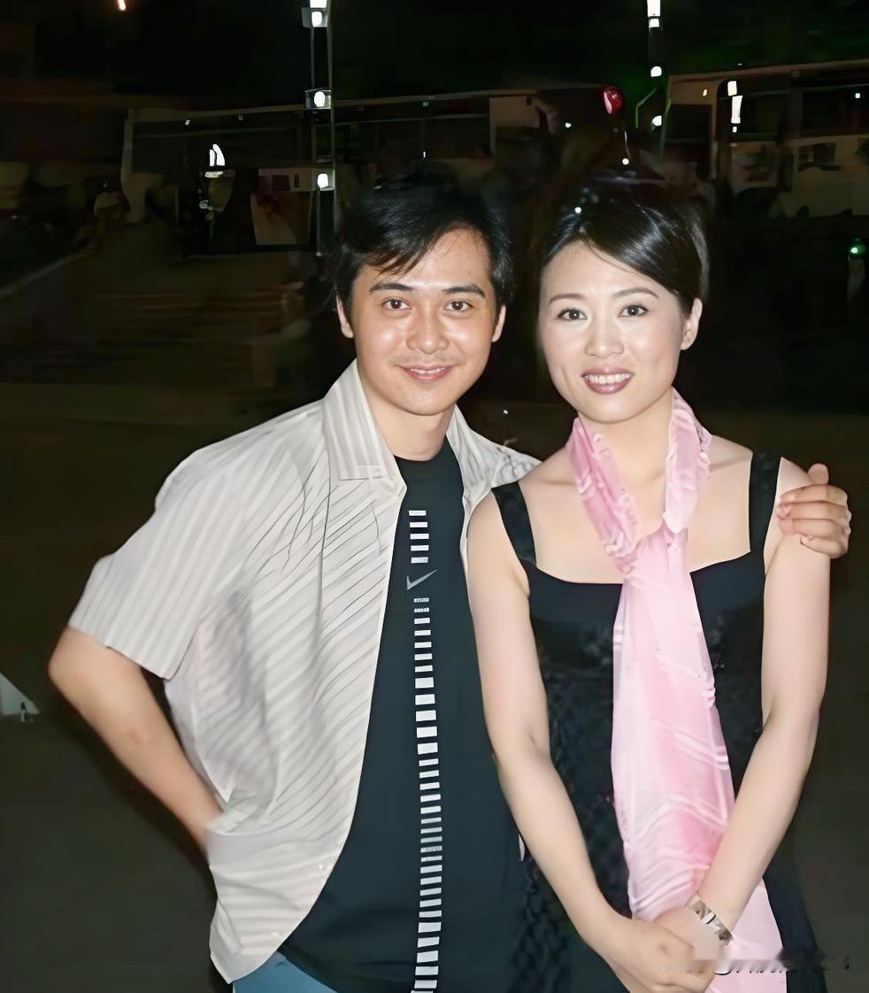 著名黄梅戏表演艺术家吴琼曾经历过几年辛酸的北漂生活。那时吴琼即不愿意回安徽演戏又