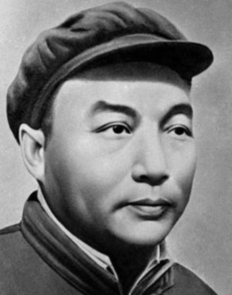 1948年，国军排长带队投诚，谁知，当他来到登记处时，文书却是大惊：“张定元，怎
