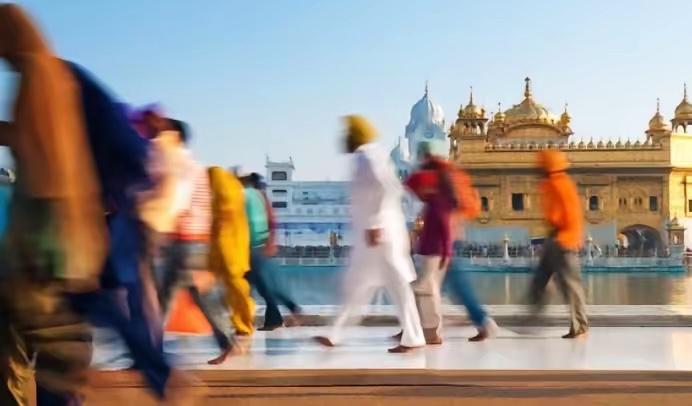 印度对华贸易逆差首破1000亿美元。

这可是印度一个财年的数字。而且这个财年还