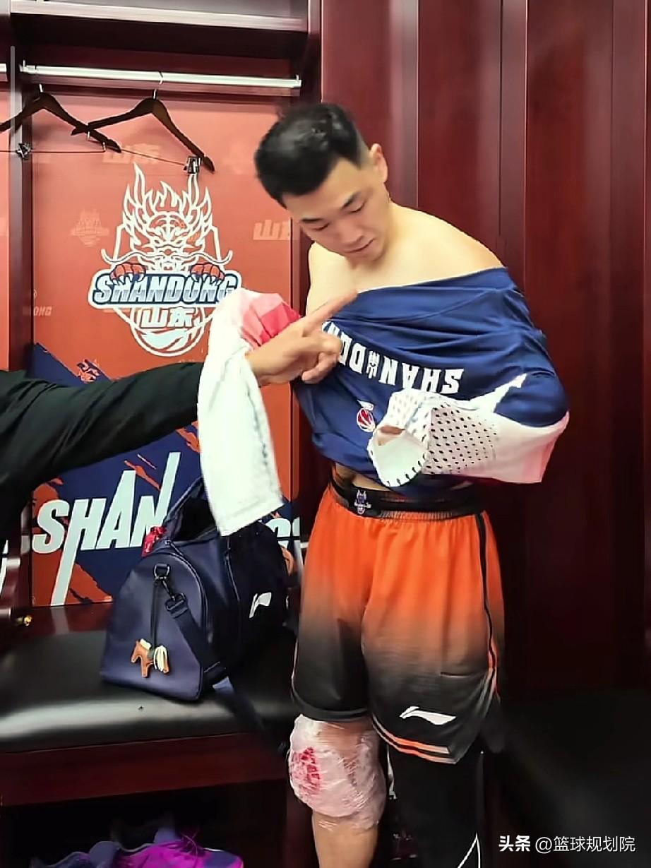 题目为《高诗岩赛后的幸福生活》

高诗岩晒出了一段比赛后的幸福时光，幸福时光以克