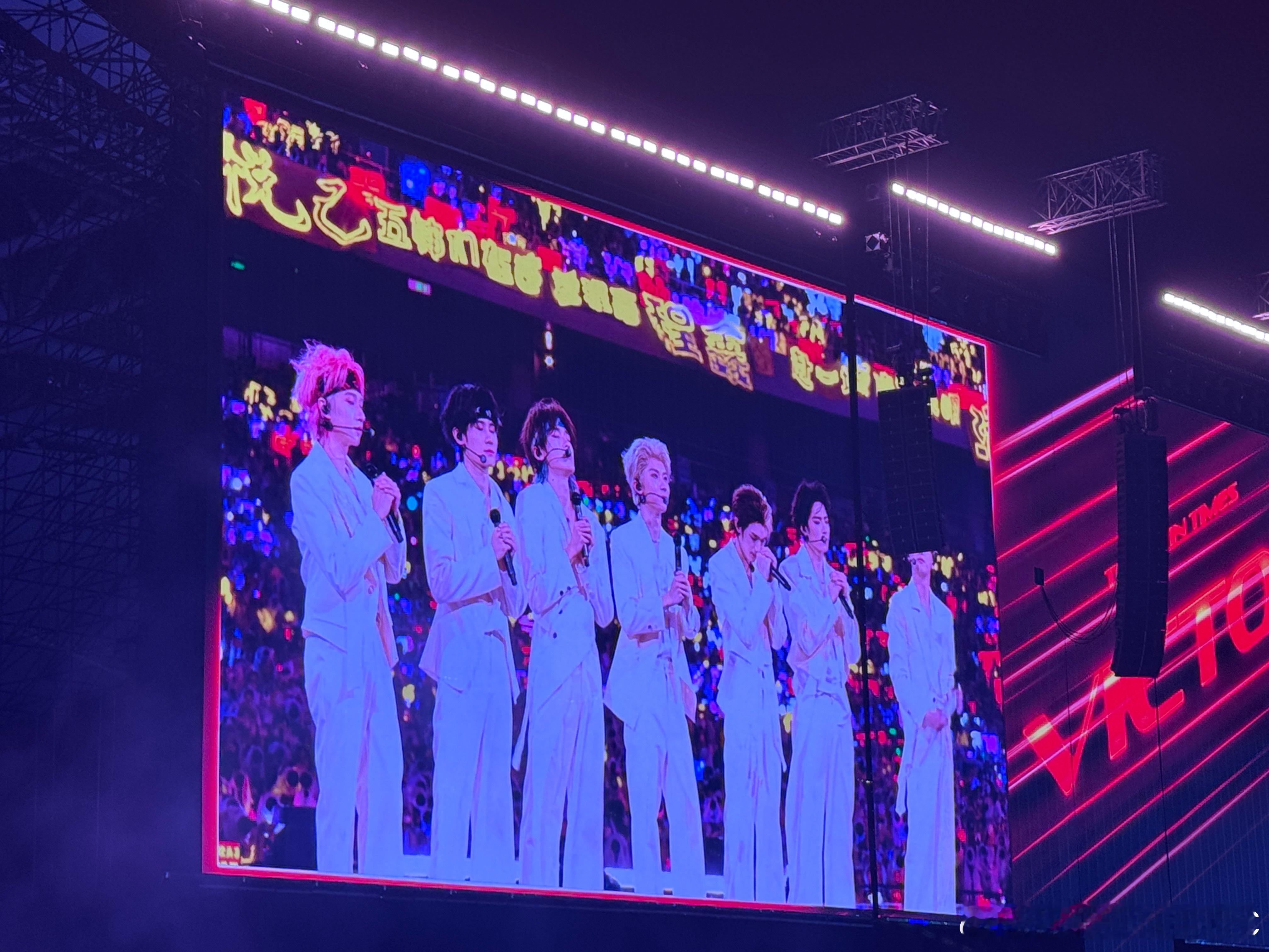 丁程鑫越湿越帅时代少年团直播时代少年团演唱会时代少年团发型塌了丁程鑫眉钉帅得好锋