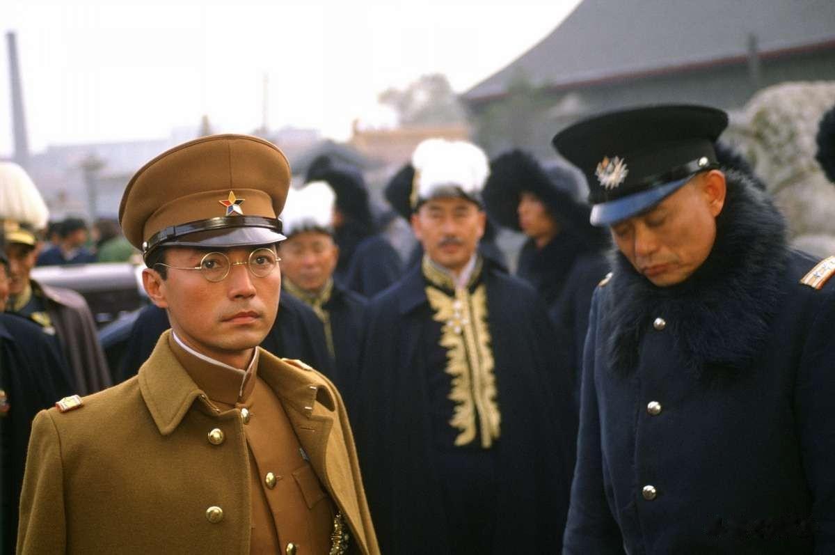 溥仪去东北的原因之一，手下主要是亲日派
《我的前半生》中写道：在天津租界这七年间