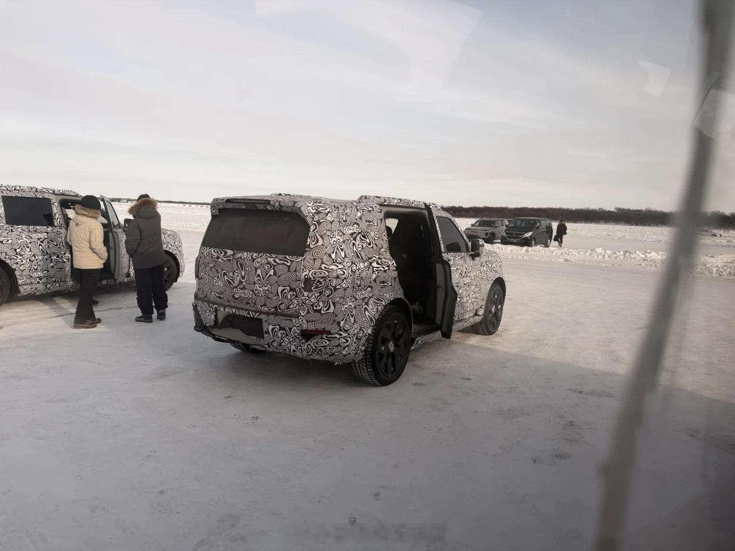 和智界V9一起冬测的方盒子，是享界的越野车吗