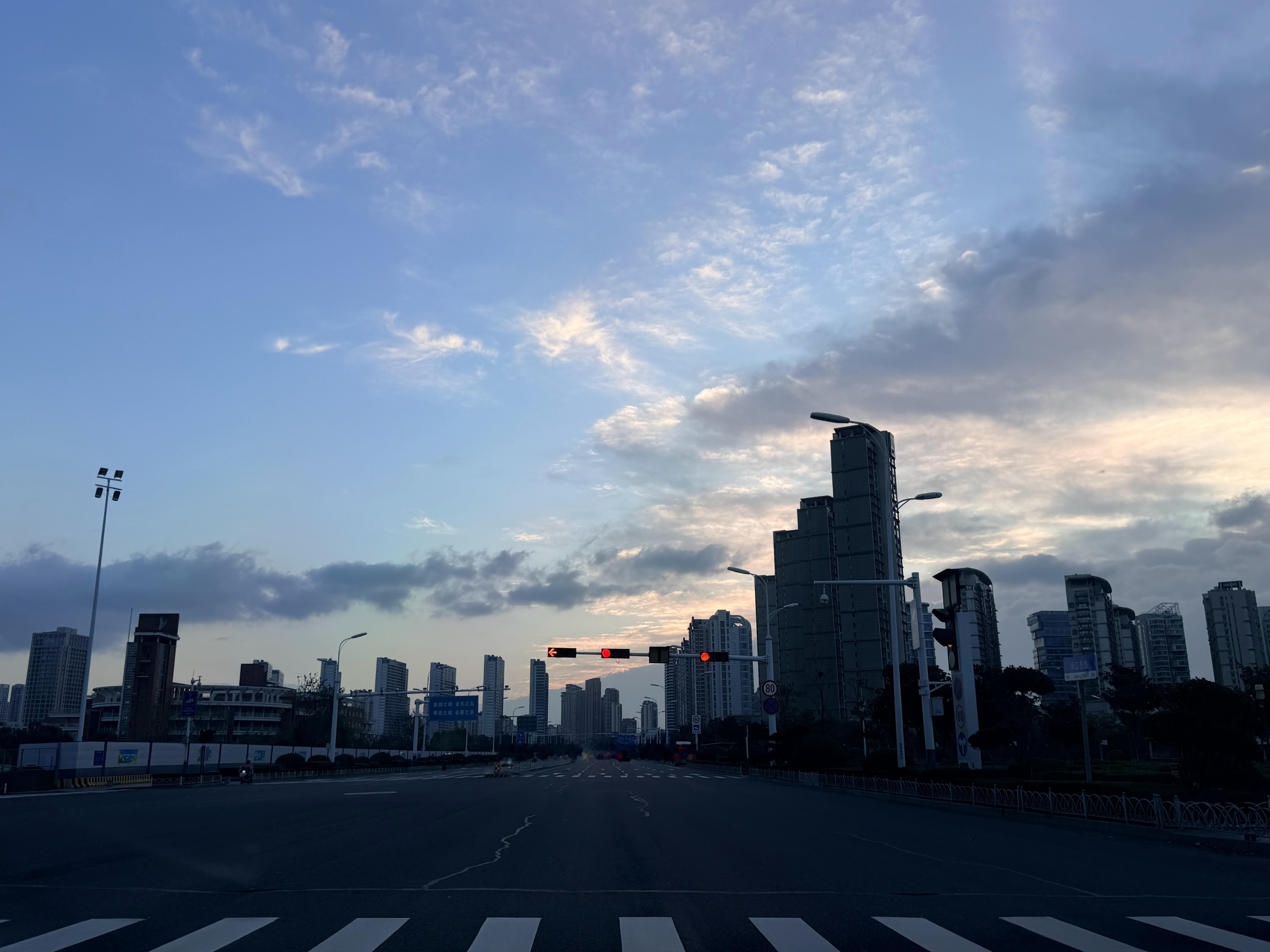 早呀，睡醒了没[偷笑] ​​​