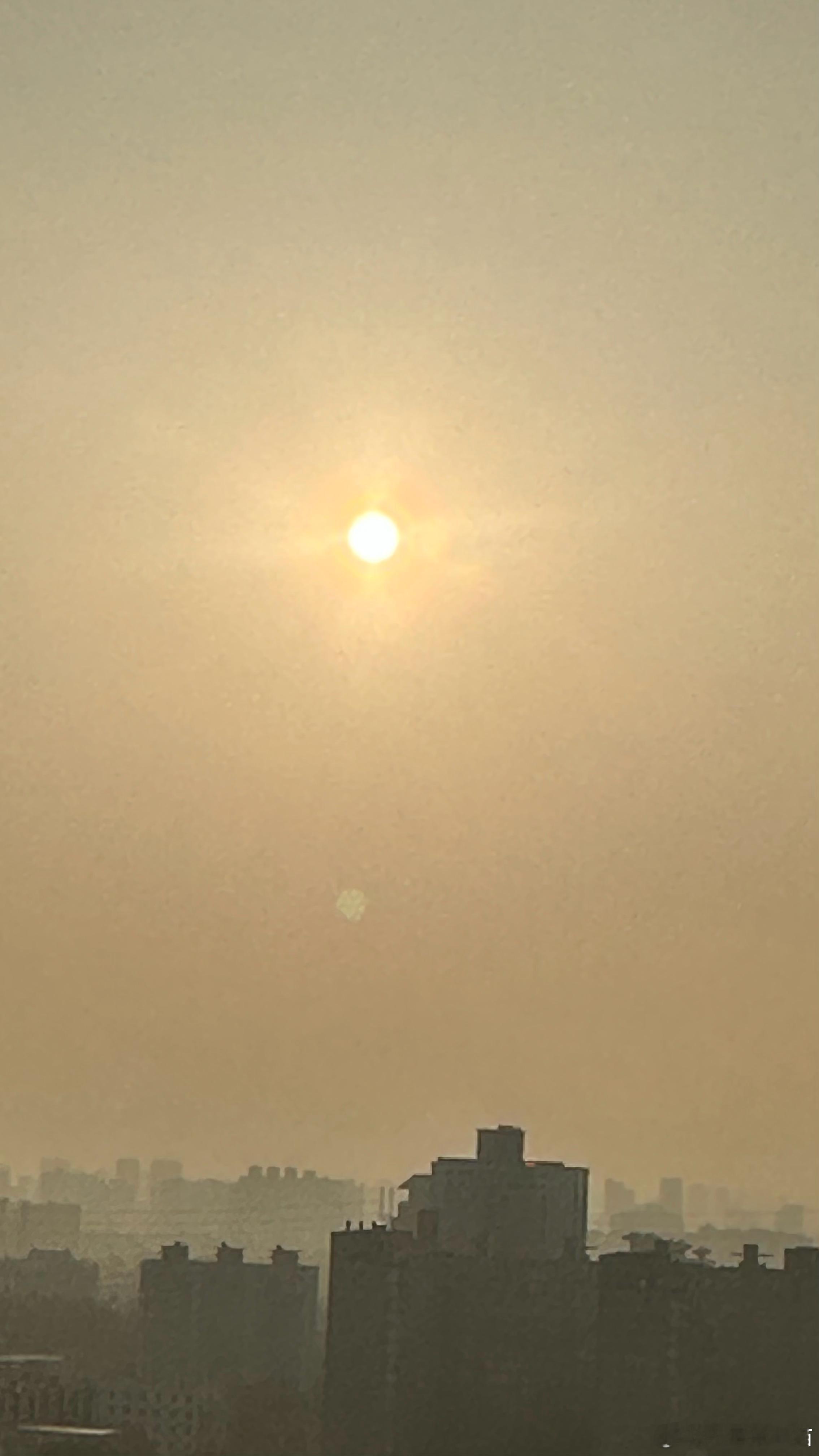 6:09 和风细动帘帷暖，         清露微凝枕簟凉。与火星第一猫一起早起