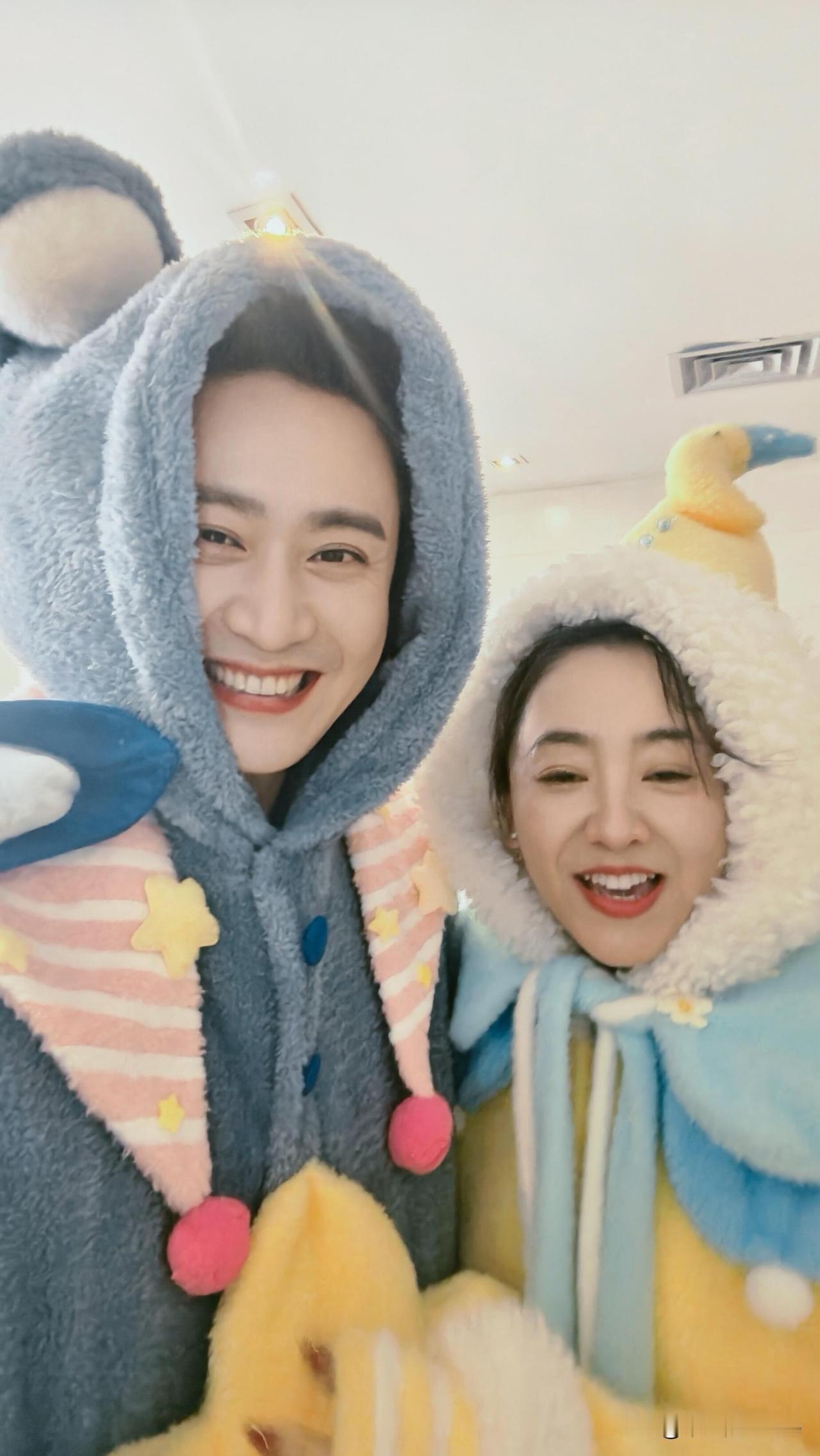 1月10日，央视主持人杨帆更新生活plog，并配文“老朋友见面都认不出来了”。