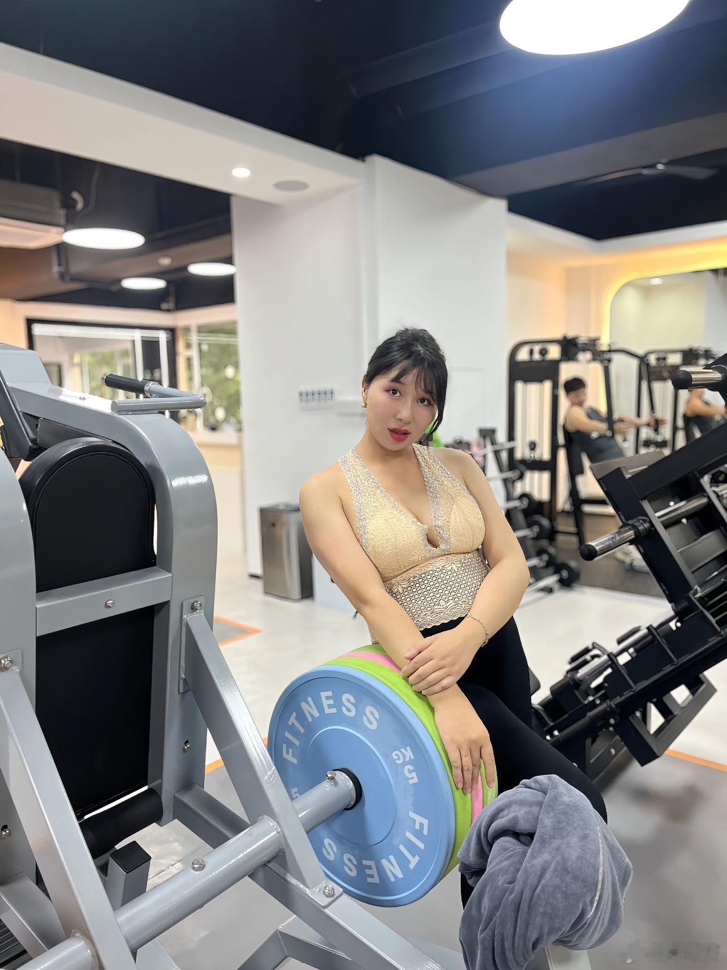 美少女壮士健身腰臀比 ​​​