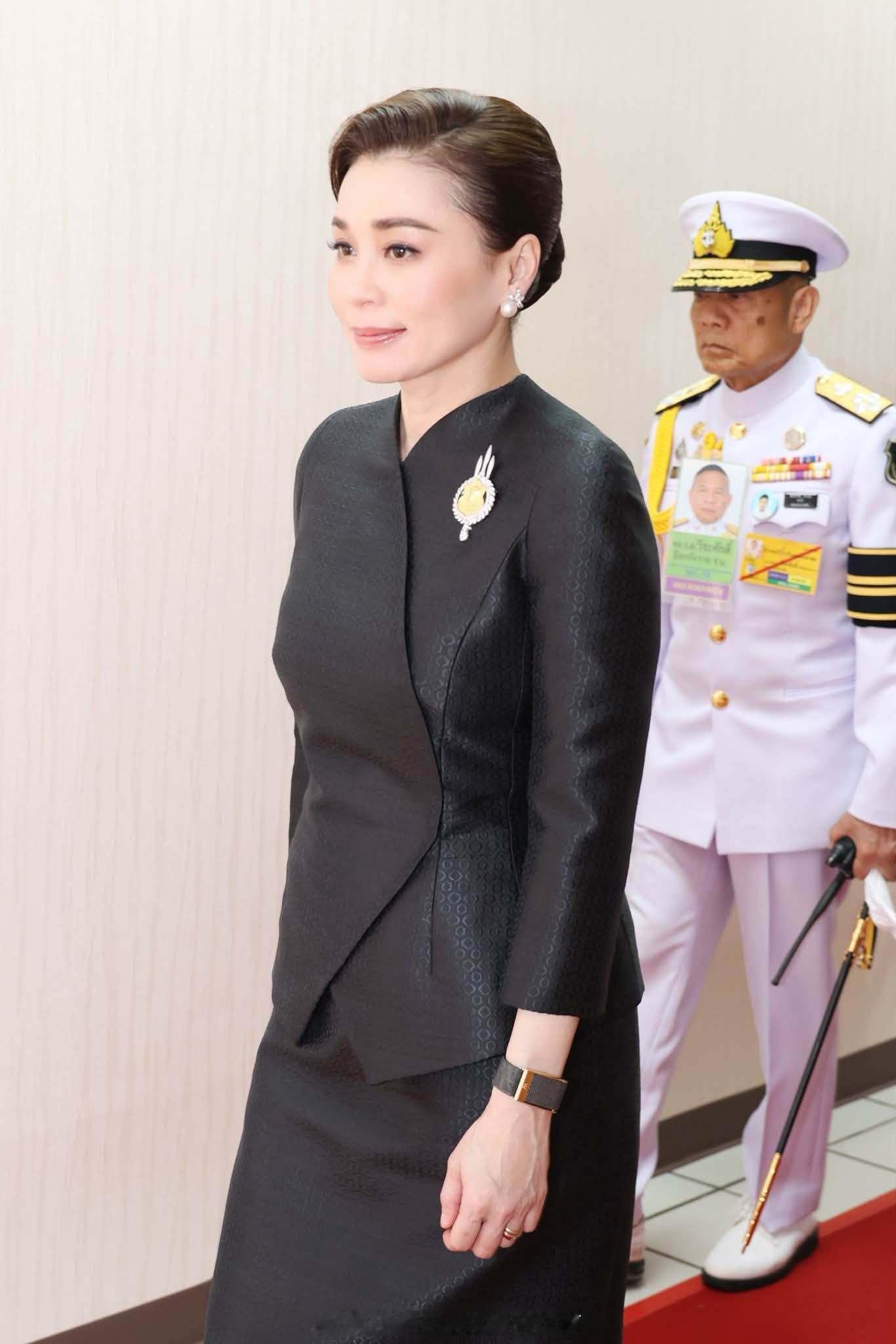 王室王室泰国王室素娘娘 2026年7月8日，素娘娘视察拉差帕拉水电站。 
