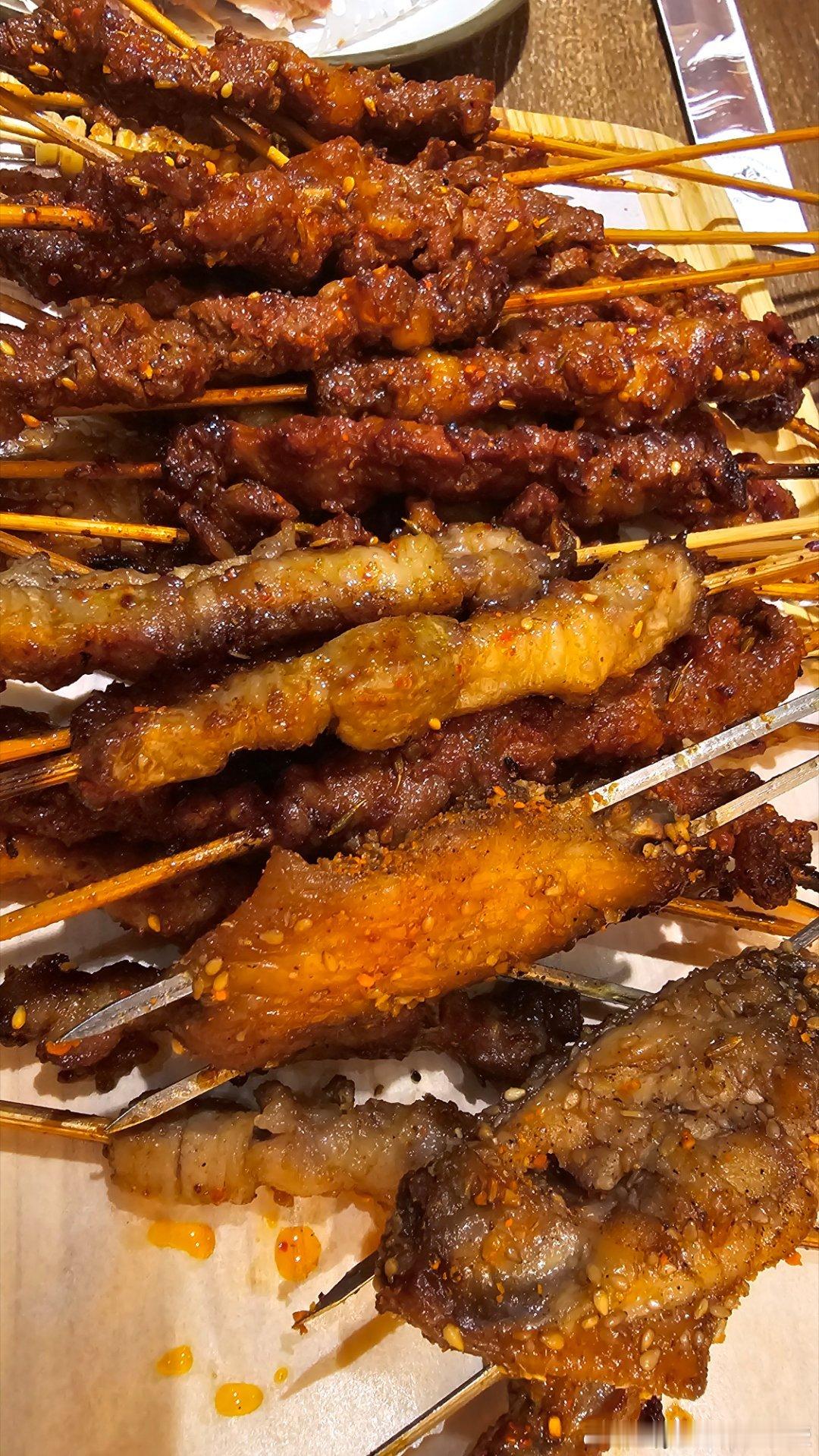 在沈阳吃正宗的东北烤串[馋嘴]  ​​​