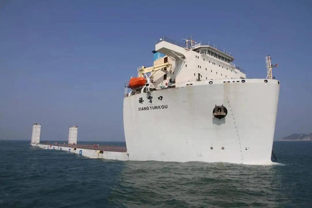一艘巨型“海上平板车”正式亮相，中国远海保障再添王牌利器！7月22日，广船国际建