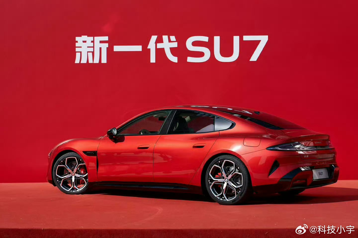 都说小米SU7新一代要涨价？不过看看跟上一代的对比，这哪里是涨价，这是加量不加价