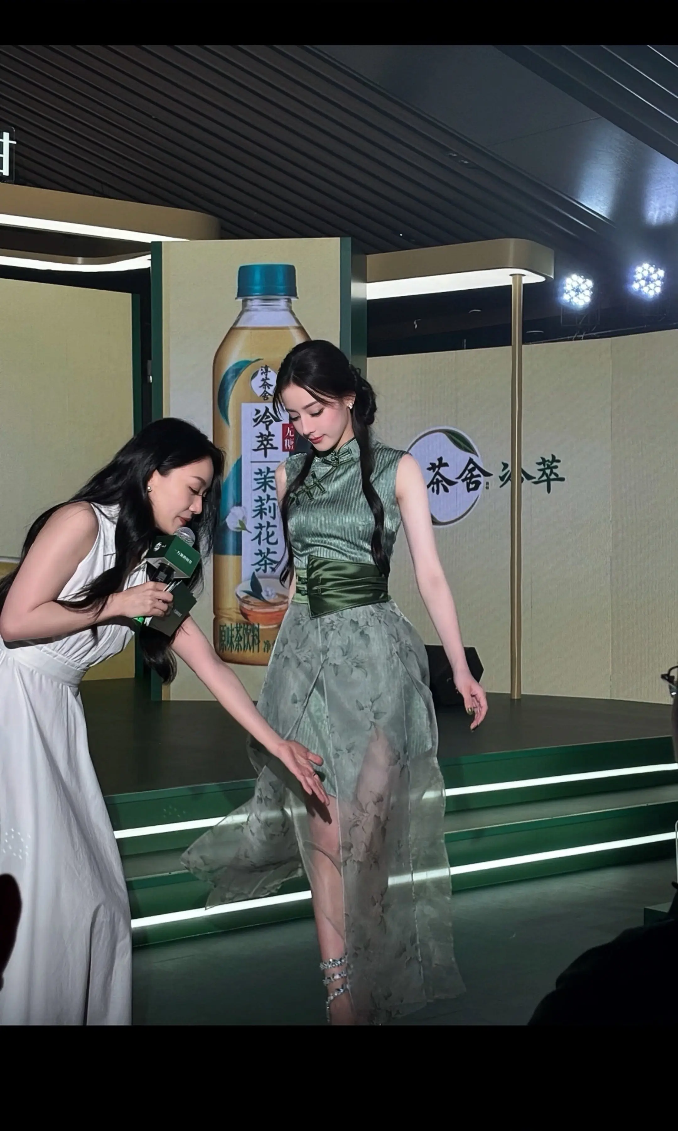 美人不是凡胎生。