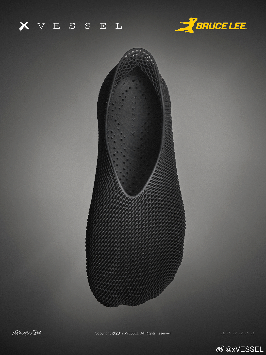 李小龙说，像水一样，无形，无界，无可阻挡他留下的不止功夫，更是一种姿态：举重若轻