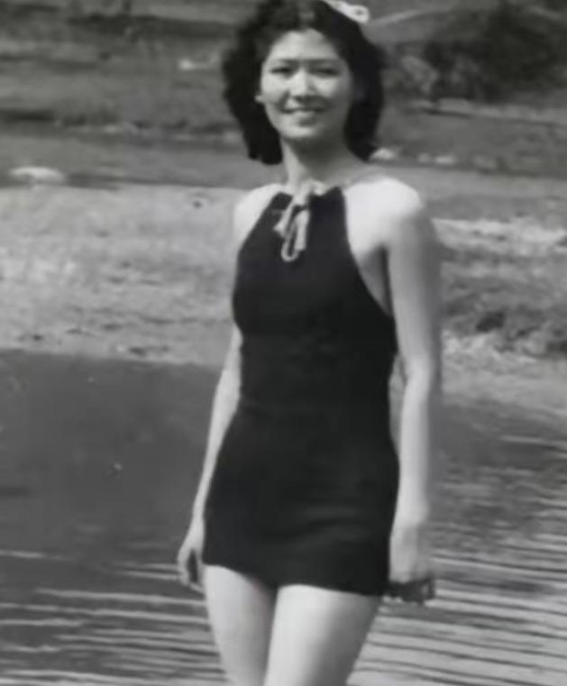 1914年，31岁的阎锡山，娶了14岁的小妾，洞房之夜，阎锡山对小妾说：“你只负