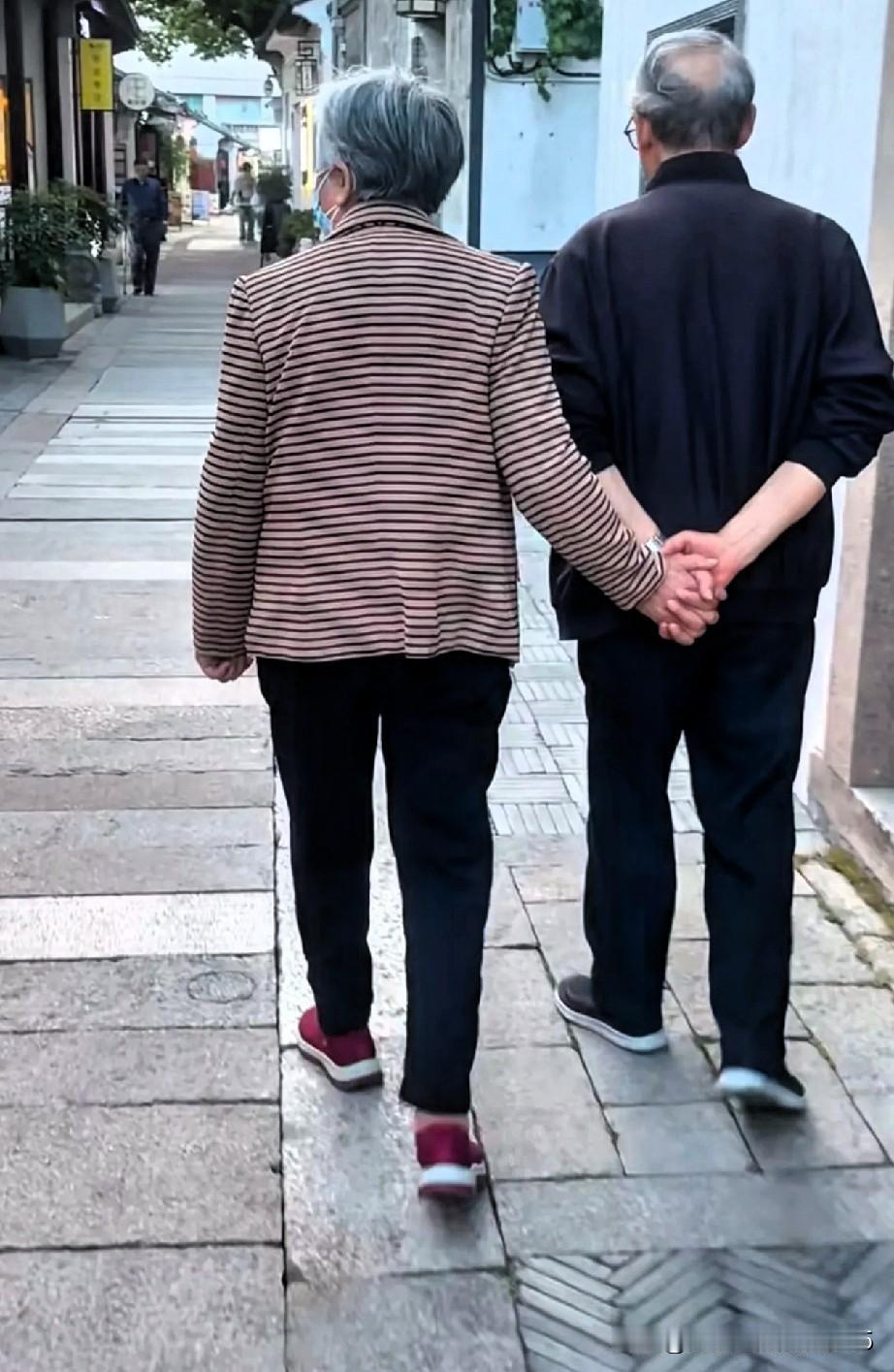 活到六十岁才明白的十个人生真理
1. 性生活是一种心理和生理的双重需要，是身心健