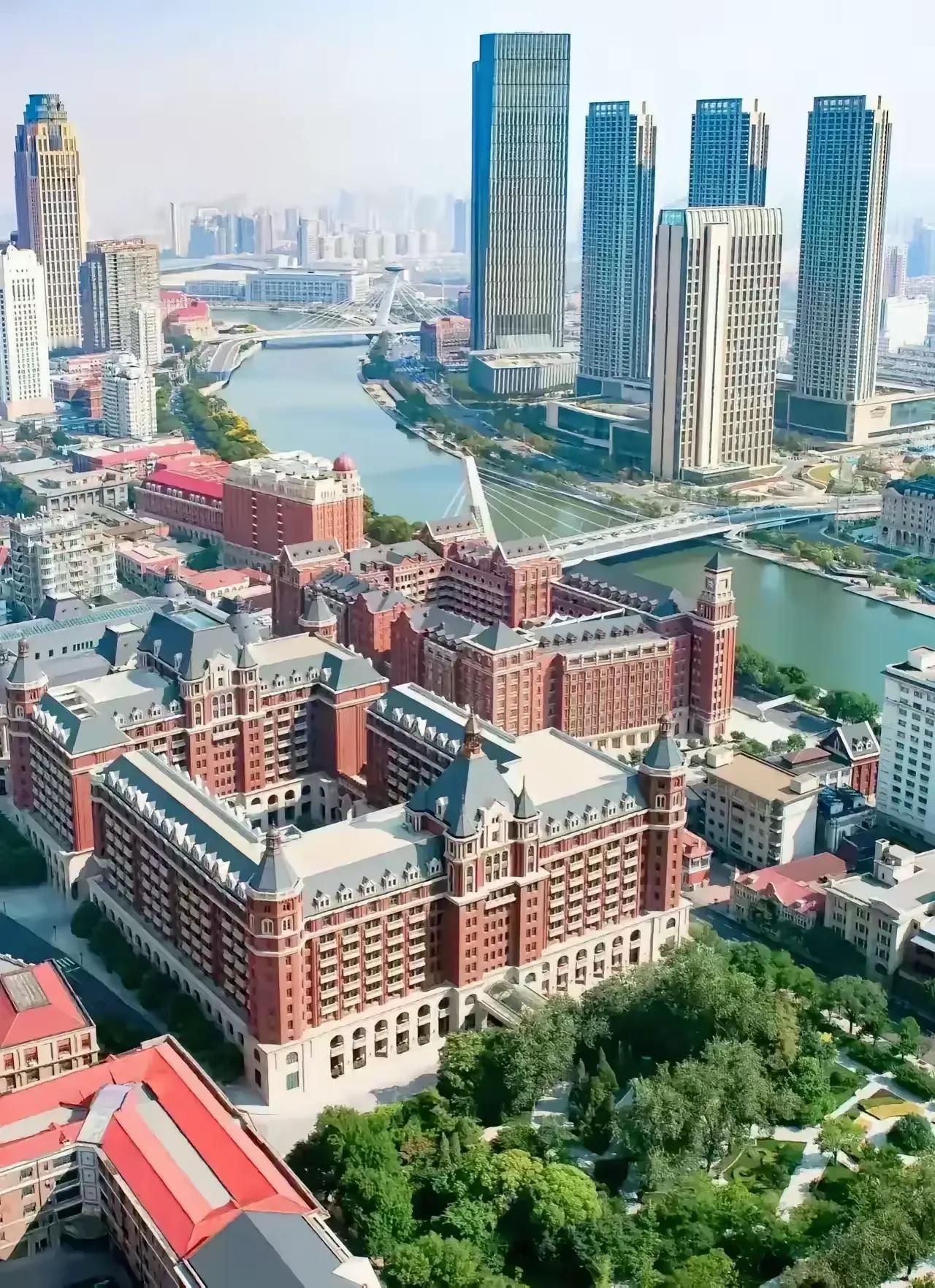 中国城建漂亮的十大城市：

1、天津（中西荟萃）；

2、青岛（洋气十足）；
