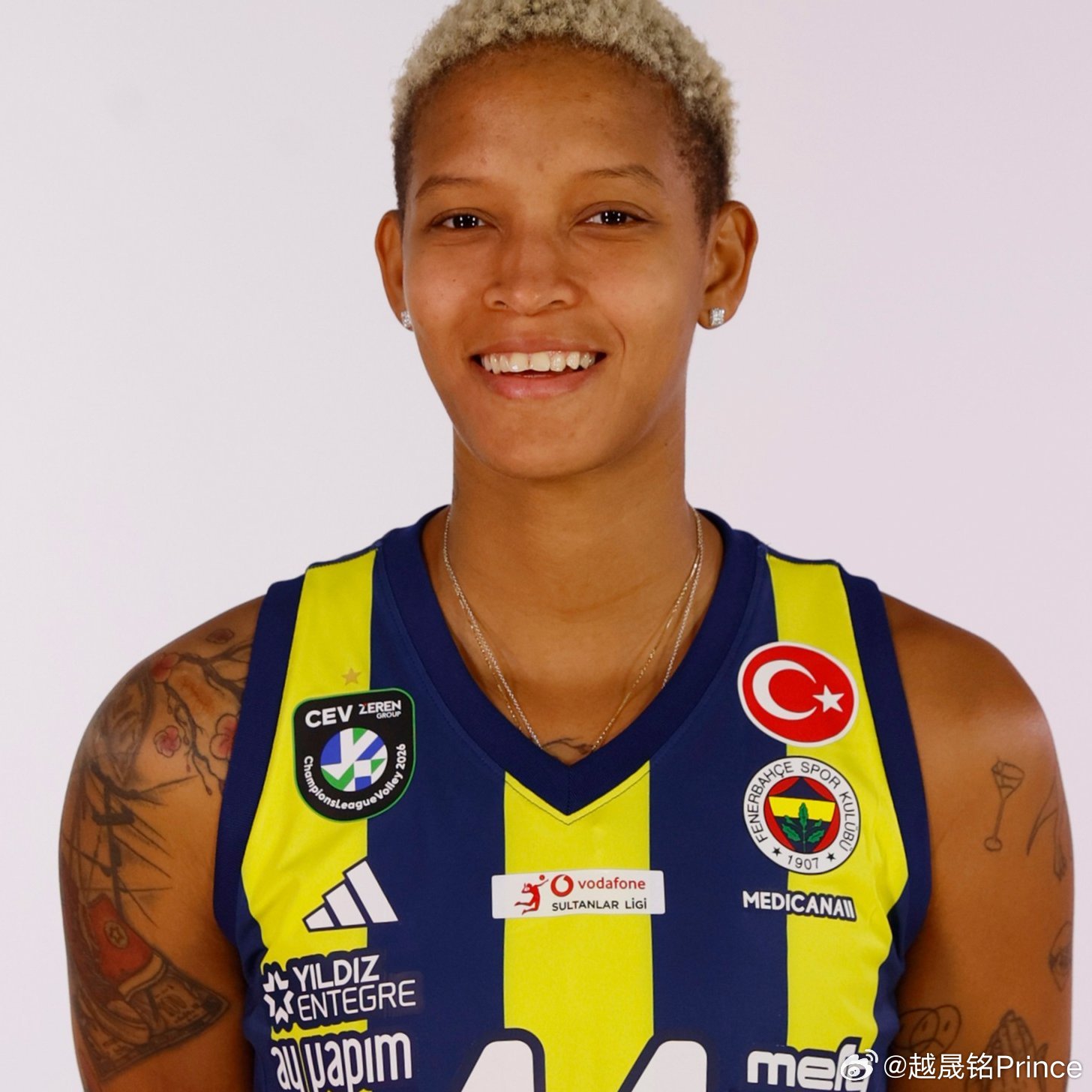 ❓ 谁是女排运动员中最强的发球手？⚡️ 乔丹·汤普森：梅丽莎·瓦尔加斯 